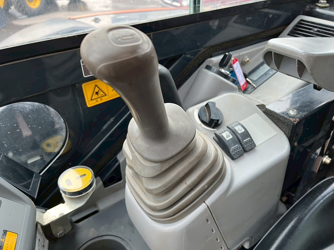 日立建機 ZX40U-5B | 北海道のミニ油圧ショベル(ミニユンボ