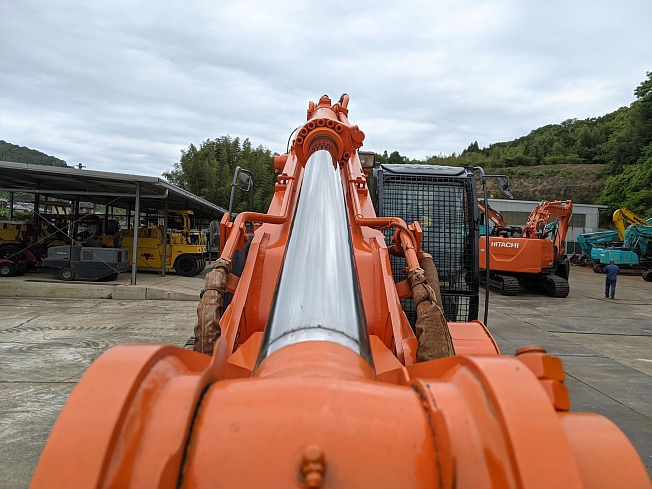 HITACHI ZX200LC-3 (Excavators) at Oita, Japan | Buy used Japanese