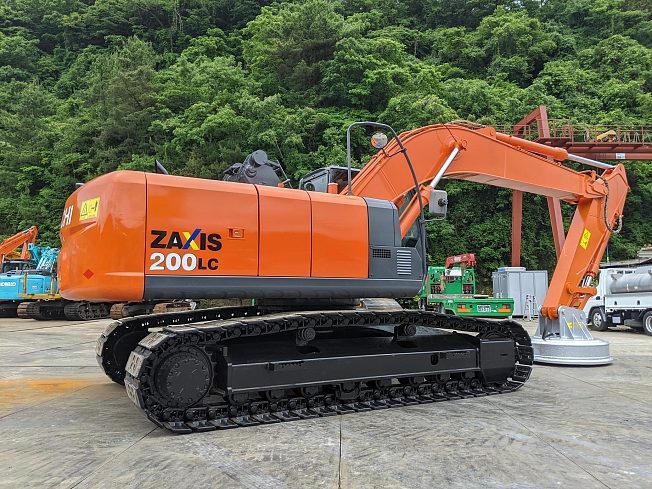 HITACHI ZX200LC-3 (Excavators) at Oita, Japan | Buy used Japanese