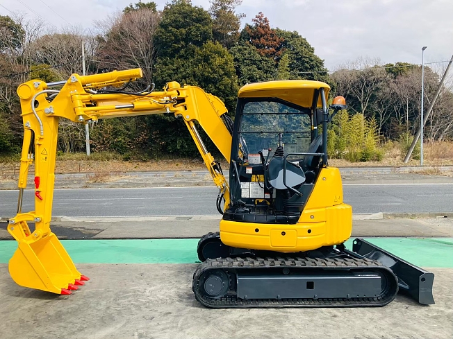 KOMATSU PC38UU-5 (Mini excavators) at Chiba, Japan | Buy used