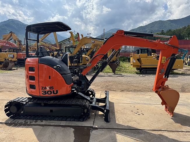 HITACHI ZX30U-5A (Mini excavators) at Tochigi, Japan | Buy used