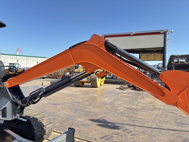 HITACHI ZX40U-5B (Mini excavators) at Hyogo, Japan | Buy used