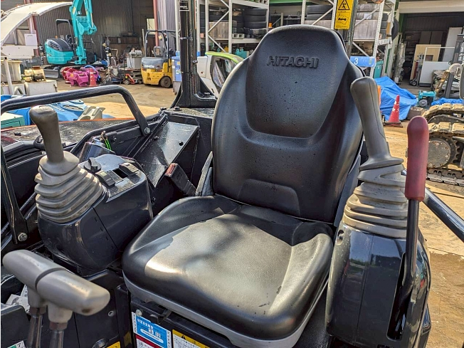 日立建機 ZX30U-5B | 千葉県のミニ油圧ショベル(ミニユンボ