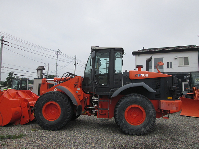 日立建機 ZW180 | 北海道のタイヤショベル(ホイールローダー