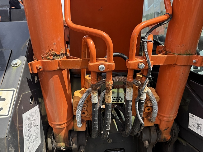 HITACHI ZX135US-5B (Excavators) at Tochigi, Japan | Buy used