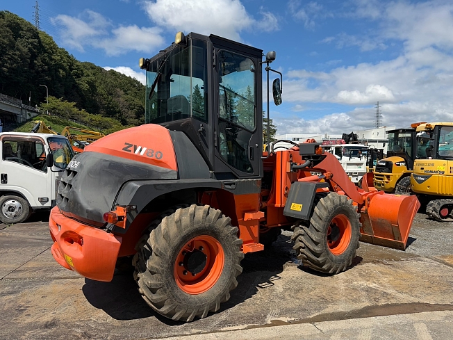 日立建機 ZW80-5B | 長野県のタイヤショベル(ホイールローダー