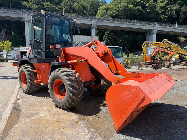 日立建機 ZW80-5B | 長野県のタイヤショベル(ホイールローダー