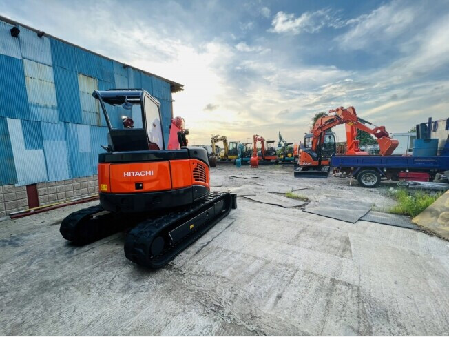 HITACHI ZX55UR-2 (Mini excavators) at Chiba, Japan | Buy used 