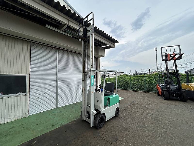 コマツ FB09-2 電動フォークリフトバツテりー(A298) コマツ FB09-2 電動フォークリフトバツテりー(A298)