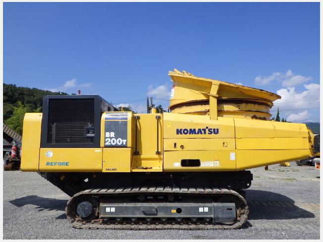 KOMATSU BR200T-2 (Wood chippers/Crushers) at Fukuoka, Japan | Buy used  Japanese construction equipment, heavy equipment, trucks and farm  machineries:BIGLEMON | Item ID：92961