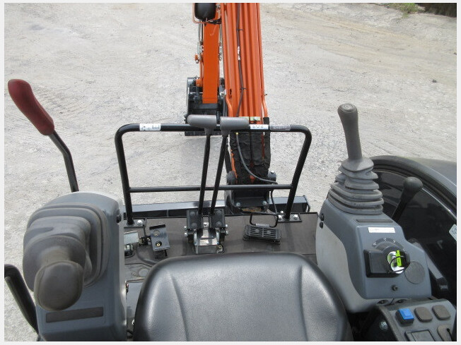 アクルエッセンス　ミニボトル20本 日立建機 ZX20U-5A | 鹿児島県のミニ油圧ショベル(ミニユンボ