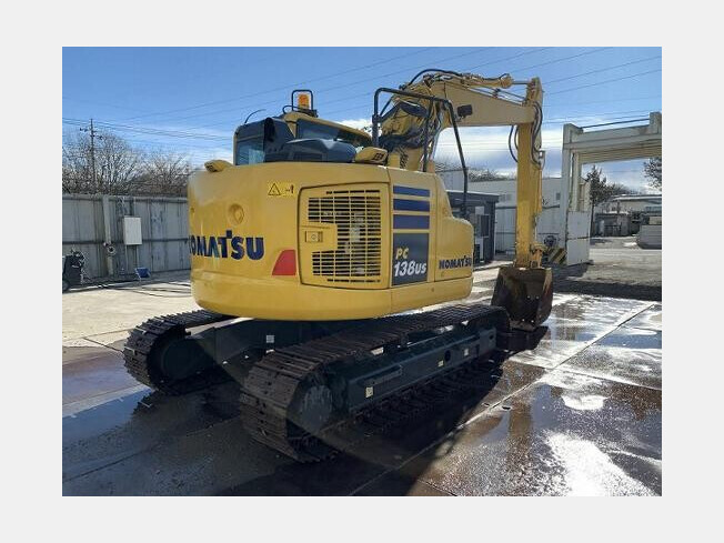 KOMATSU 重機　ピンバッジ　レア品 maxresdefault.jpg