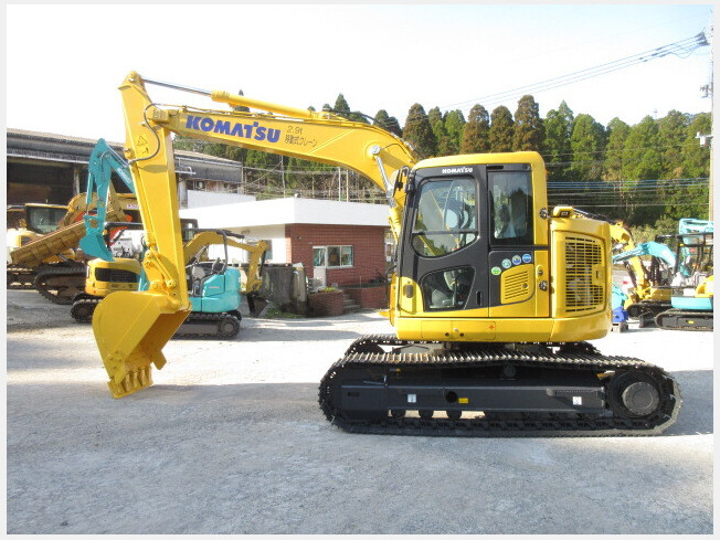 KOMATSU 重機　ピンバッジ　レア品 maxresdefault.jpg