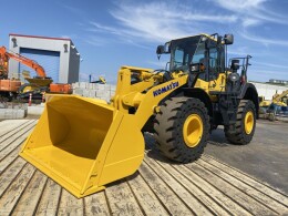 KOMATSU Wheel loaders WA380-8 2017