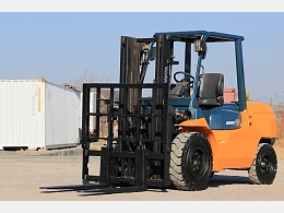 TOYOTA Forklifts 7FD40 2004