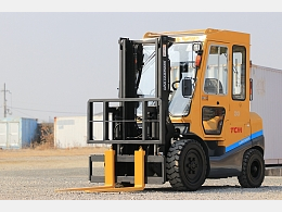 TCM フォークリフト FD30T4 2014年