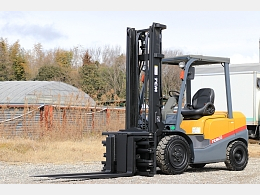 TCM フォークリフト FD30T4 2013年