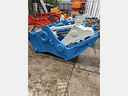 オカダアイヨン　小割機 0.7用小割圧砕機｜OSC-200A（S20B1*8） | 建機プラットホーム