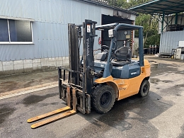 TOYOTA Forklifts 7FGL25 2000