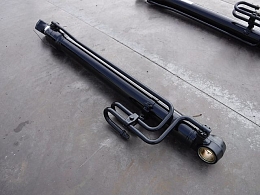 CATERPILLAR Used Parts Cylinder 2017