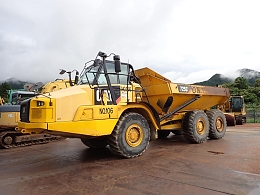 CATERPILLAR Carrier dumps 725C 2015