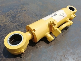 Komatsu シリンダー