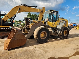 KOMATSU Wheel loaders WA320-8 2018