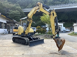 ヤンマー ミニ油圧ショベル(ミニユンボ) B4-6A 2015年