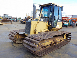 CATERPILLAR Bulldozers D3C 2001