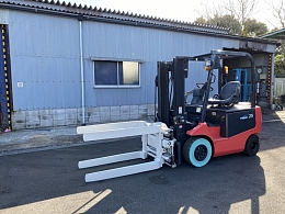 ニチユ フォークリフト FB25PN-77B-300 2015年