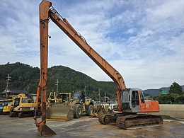 HITACHI Excavators ZX200LC 2003