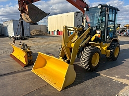 KOMATSU Wheel loaders WA40-8 2017
