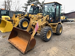 CATERPILLAR Wheel loaders 902B2 2004
