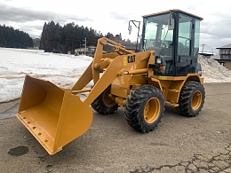 CATERPILLAR Wheel loaders 902B2 2004