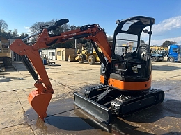 日立建機 ミニ油圧ショベル(ミニユンボ) ZX30UR-5B 2015年