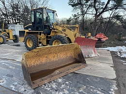 CATERPILLAR Wheel loaders 910G 2000