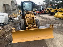 CATERPILLAR Wheel loaders 902B 2006