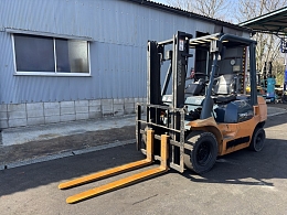 TOYOTA Forklifts 7FG25 2002