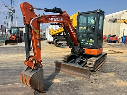 日立建機 ミニ油圧ショベル(ミニユンボ) ZX30U-5B 2021年