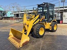 KOMATSU Wheel loaders WA40-8 2017