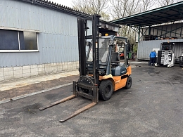 TOYOTA Forklifts 02-7FG20 2005