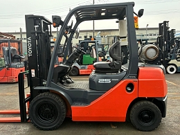 TOYOTA Forklifts 02-8FG25 2013