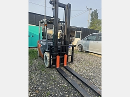 TOYOTA Forklifts 52-8FD25 2012