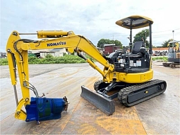 コマツ ミニ油圧ショベル(ミニユンボ) PC30MR-3 2015年