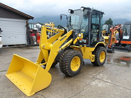 KOMATSU Wheel loaders WA40-8 2019