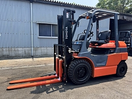 TOYOTA Forklifts 7FBJ35 2014
