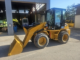 CATERPILLAR Wheel loaders 903B 2013