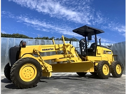 Komatsu GD405A-3