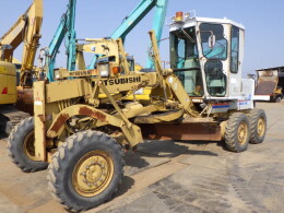 MITSUBISHI HEAVY INDUSTRIES Graders MG130E 1998