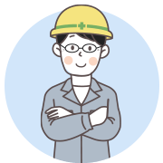 腕組をする男性